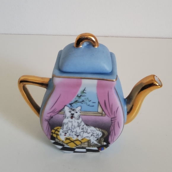 Vintage Novelty Dog and Puppies Ceramic Miniature Teapot - Picture 2 of 8